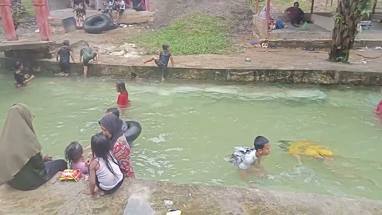 Pantai GEGER punya cerita, pengunjung nya banyak orang perlabian LOHSARI 