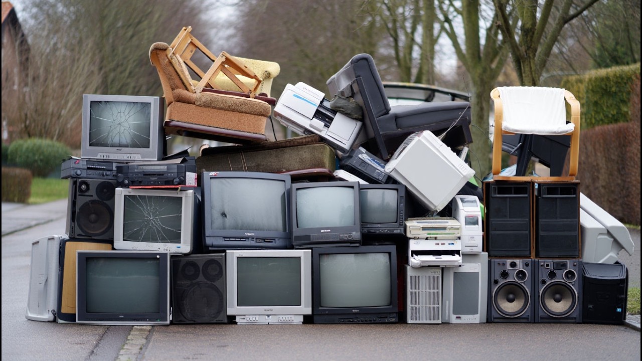 I Found A Pristine Piece of Mid-Century Modern Furniture.