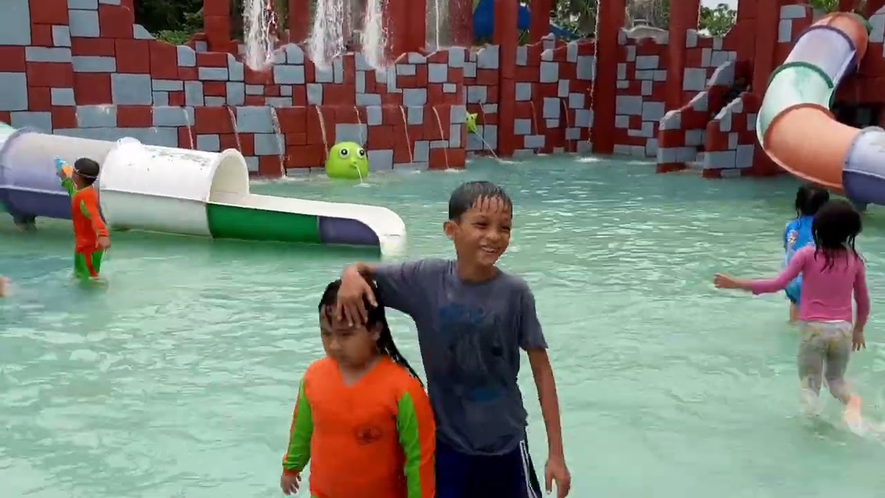 Pantai Cermin Theme Park Sumatera Utara. Kolam Renangnya Luas dan Bagus Banget Guys..!!