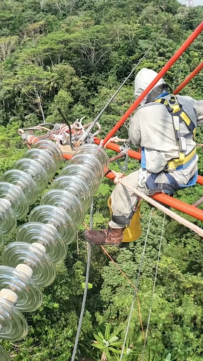 Pekerja Sentuh listrik tegangan tinggi,