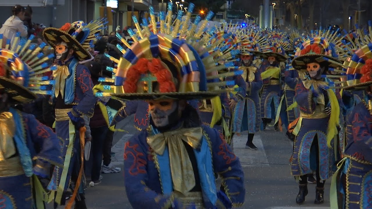 VOTV - Més de 800 persones omplen els carrers de Canovelles per Carnaval
