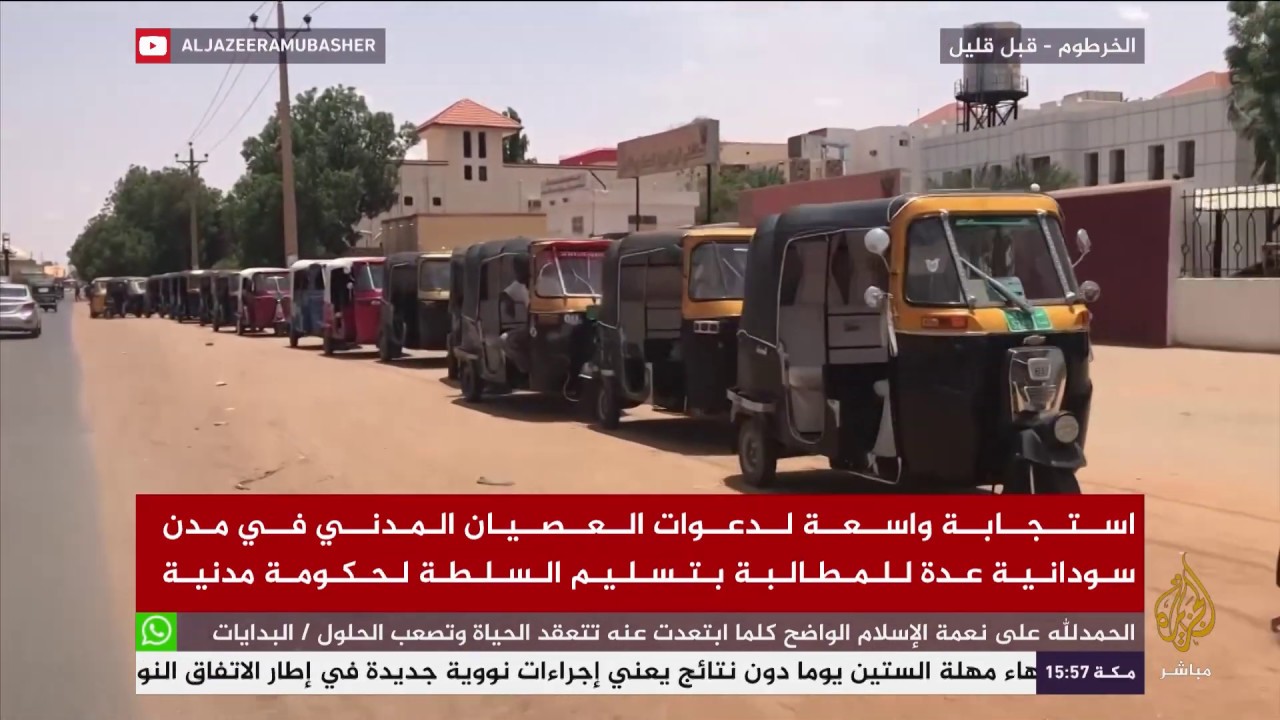 تكدس السيارات أمام "محطات البنزين" تزامنا مع بدء العصيان المدني الشامل في السودان