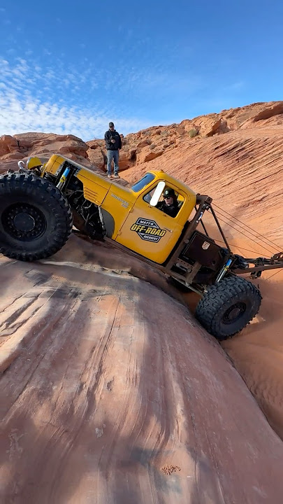 Which Off-Road Wrecker is Better?! #offroadrecovery #morr #tools #welding