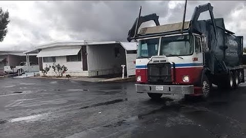 CR&R AUTOCAR WX FRONT LOADER TRASH TRUCK