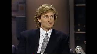 Wayne Gretzky names Alex Mogilny best Soviet player (1989)