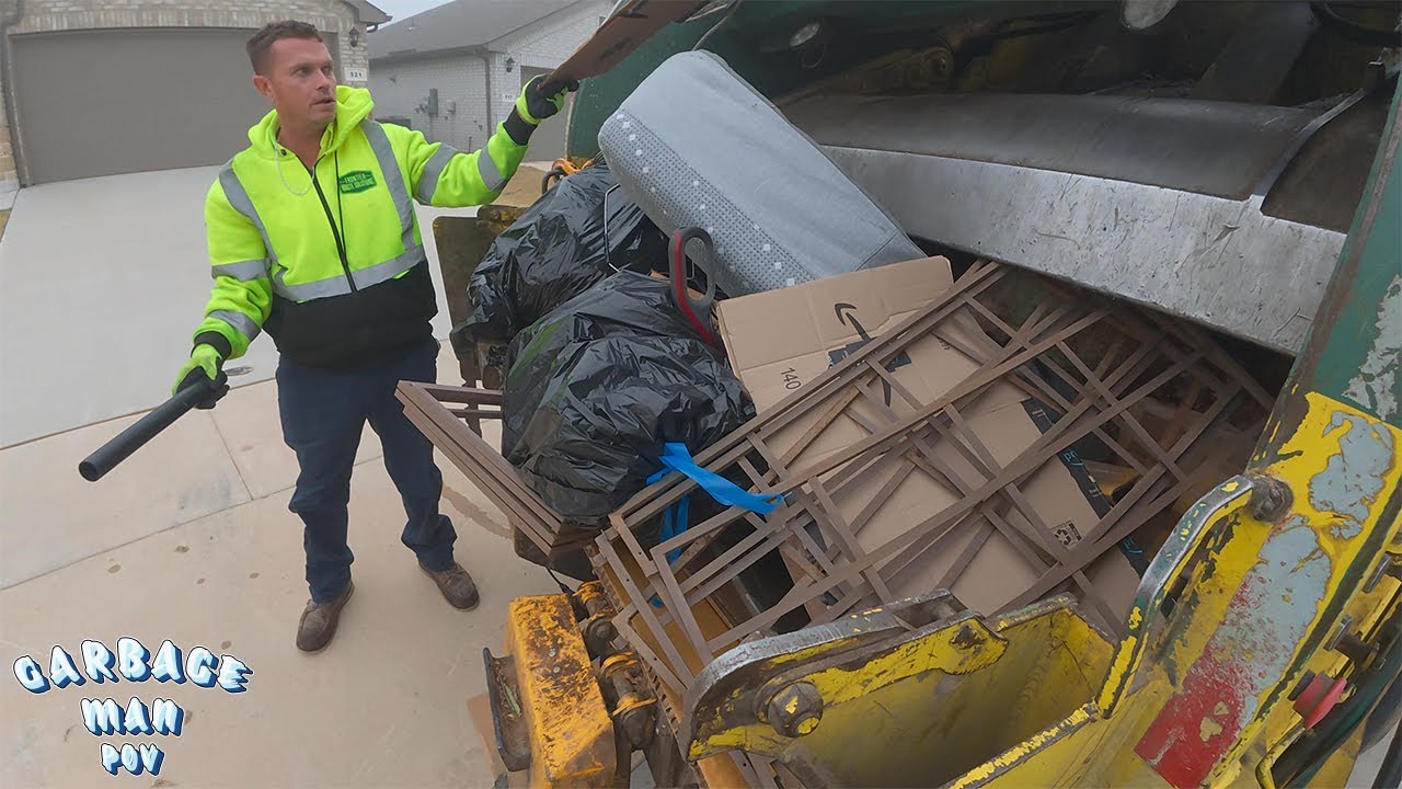 Bulky Garbage Collection | Rear-Loader Garbage Truck | 4K HD ASMR