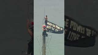 WATCH: Two climb the spire of NYC's Empire State Building, call for peace