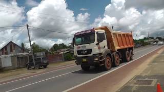 2x DAF in Suriname, onderweg naar Voorburg of Alkmaar