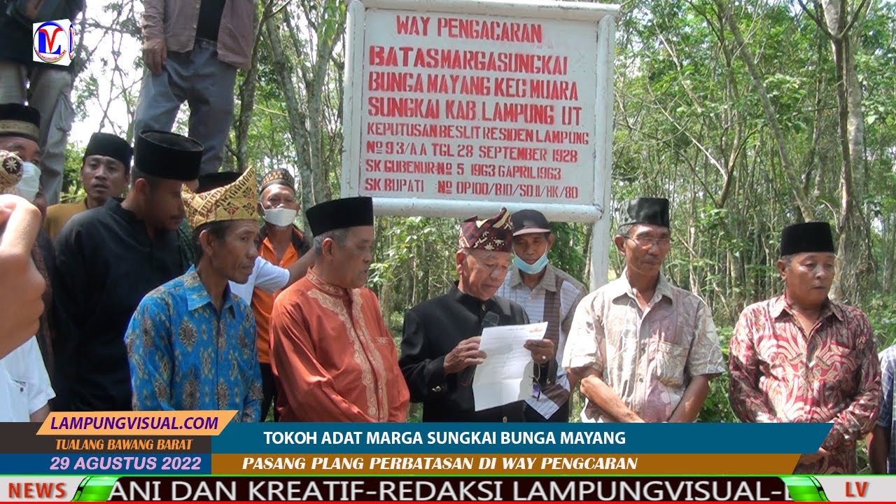 Tokoh Adat Marga Sungkai Bunga Mayang Pasang Plang Perbatasan di Way Pengcaran