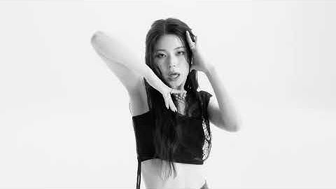 NMIXX (엔믹스) – ‘SPINNIN’ ON IT’ Mirror