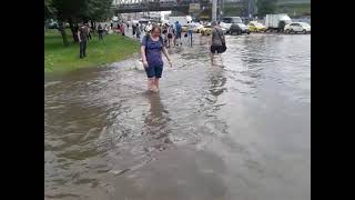 Наводнение в Москве и дождь  Аномальный ливень обрушится на столицу, затопило дороги потоп и погода