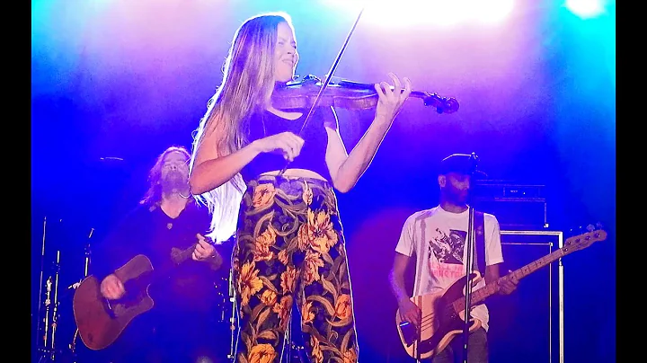 Kendel Carson Plays Her Heart Out (w. Alan Doyle),...