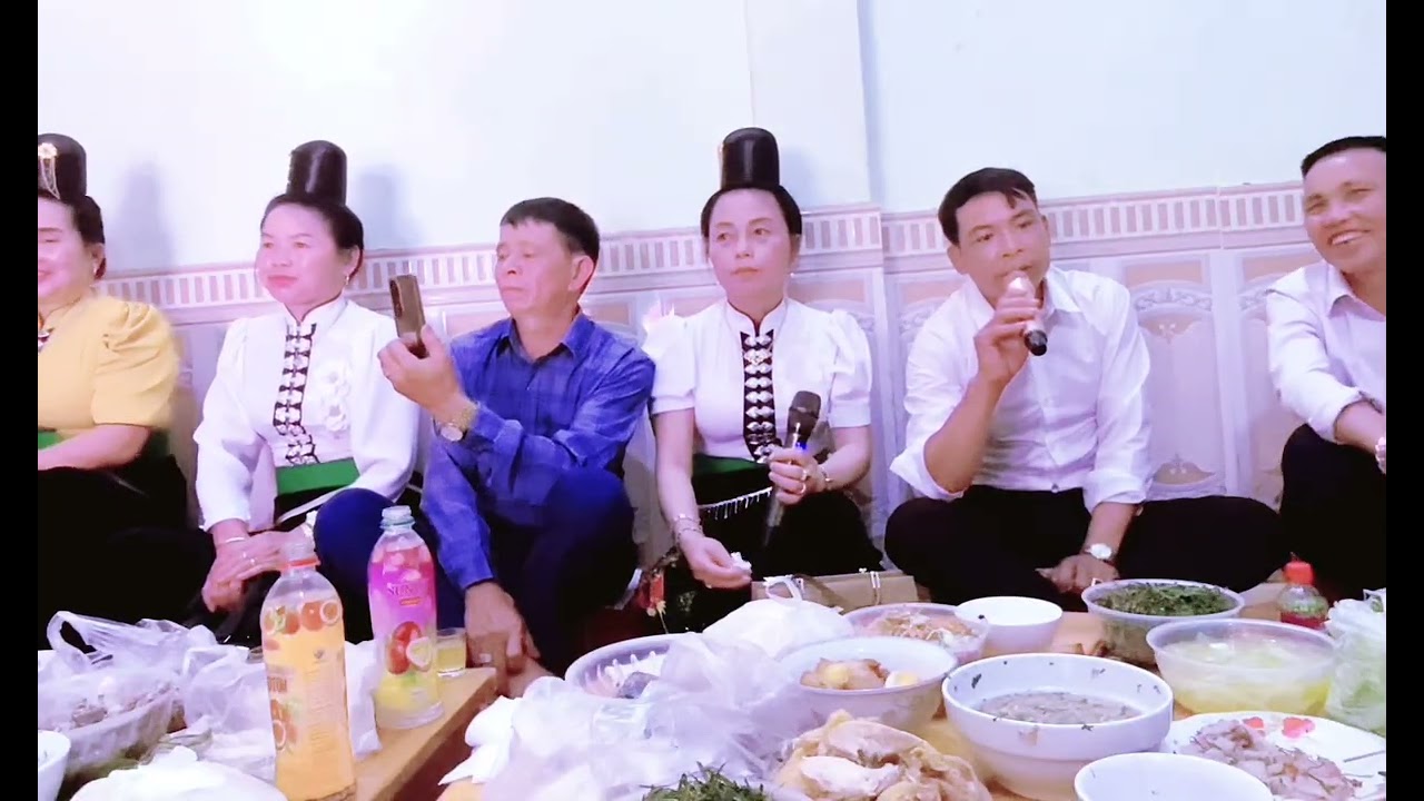 Lèo Hoá & lò kiêm đi thăm Tết anh chị hoa nhài ở thành phố sơn la hát mừng năm mới hay