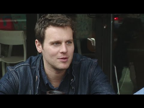 Video: Jonathan Groff: Biografi, Kreativitet, Karriär, Personligt Liv