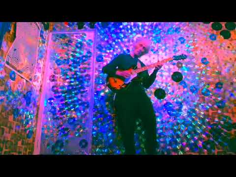 YouTubeでA slow bluesy Souly Jazzy track with a psyhodelic end[ fOR THESE CRAZY TIMES THAT WE LIVE INを視聴