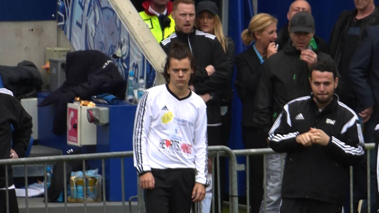 Niall Horan Charity Game - Harry Getting Ready for the Game.