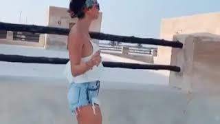 فتاه ترقص داخل مسجد في قطر بملابس عاريه??