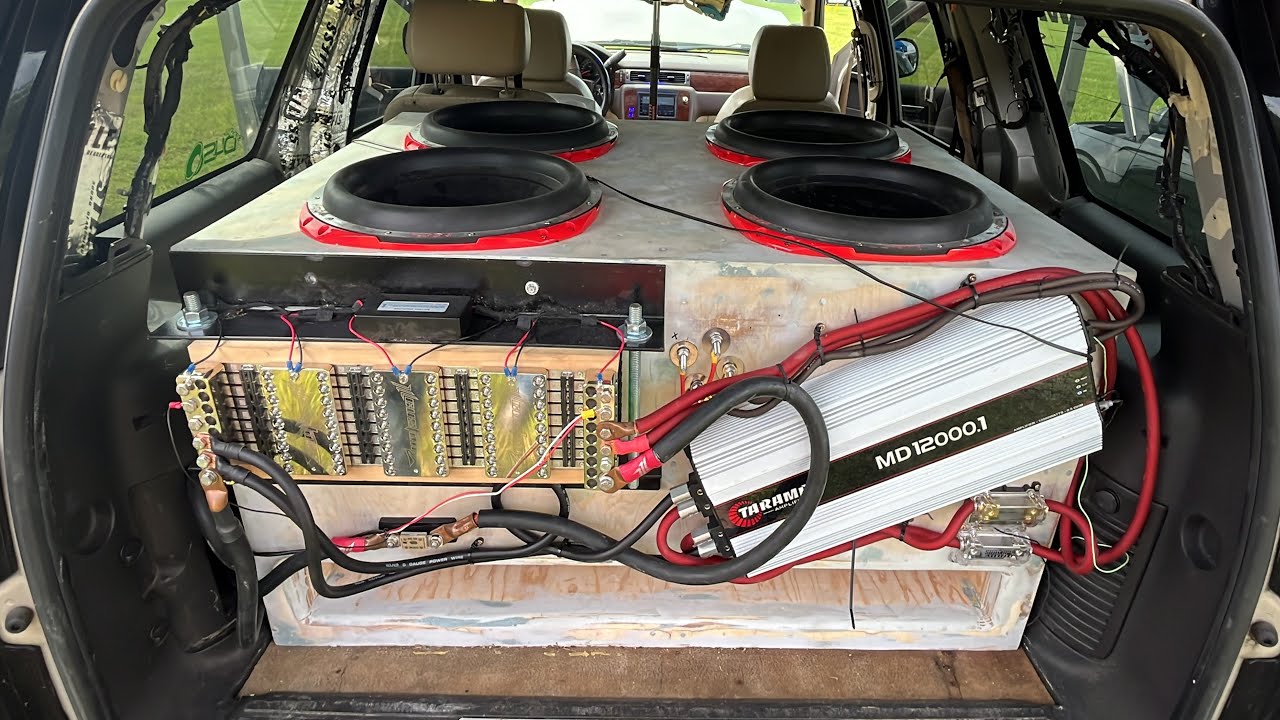 4 15" SUBWOOFERS BREAKING THE SUNROOF! YouTube