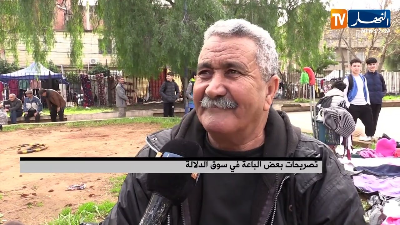 مجتمع : يتحدون الظروف الصعبة .. النساء وكبار السن يقتحمون عالم سوق الدلالة