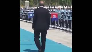 REİS'in Karizmatik Yürüyüşü!