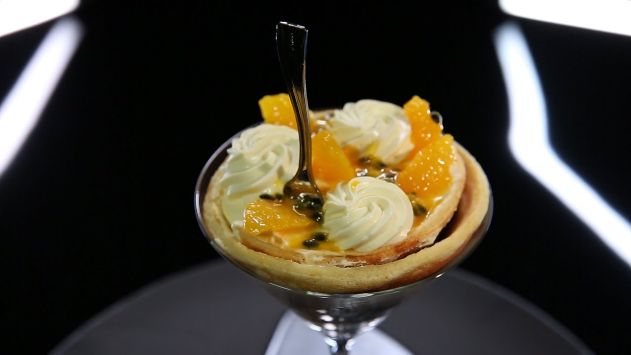 Crêpe soufflée, chantilly chocolat blanc et confit Passion. par Christophe Michalak (#DPDC)