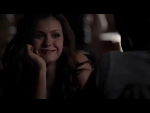 Stefan e Katherine conversando no GRILL | The Vampire Diaries (5x08)
