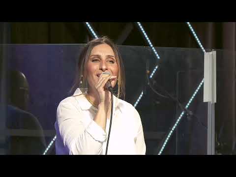 ترنيمة ألقلب يغني لورا ألبازي