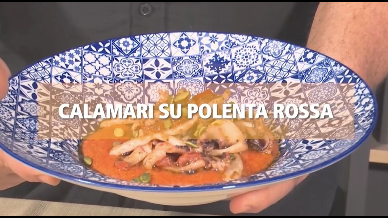Calamari su polenta rossa - 𝐂𝐡𝐞 𝐬𝐚𝐩𝐨𝐫𝐞 𝐡𝐚?