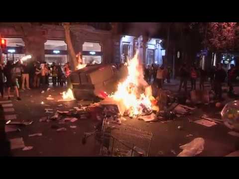 Protestas en Barcelona: otra noche de barricadas y contenedores quemados