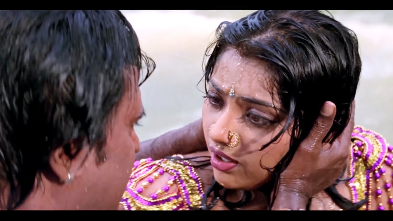Rajinikanth Forcefully Kiss Meena  MUTHU  Tamil Movie Scene