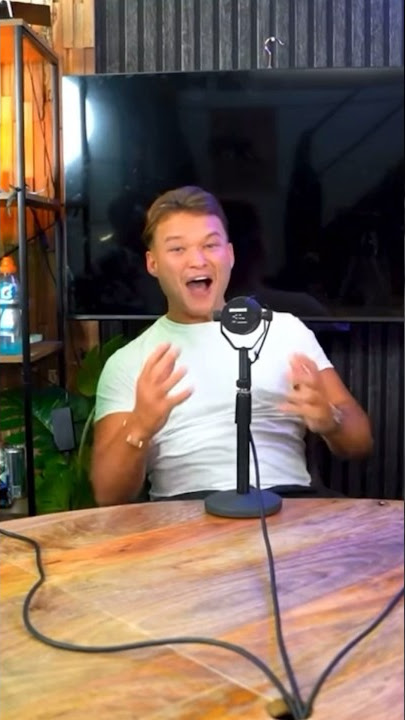 Johnny Carey doesn’t know any Premier League footballers 😳😳