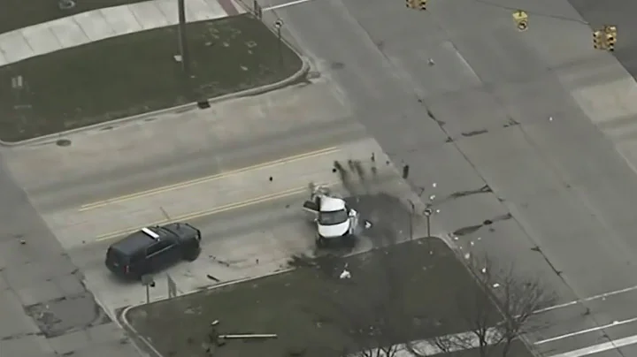 Carjacking suspect leads police on 100 mph chase b...