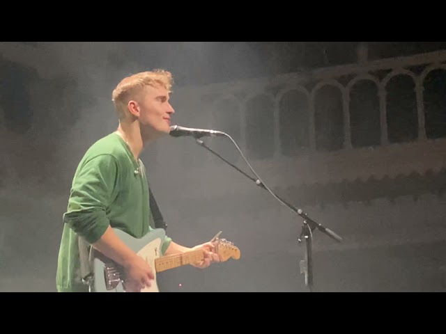 Sam Fender - Dancing in the Dark (Bruce Springsteen cover) - Live at Paradiso 2021 class=