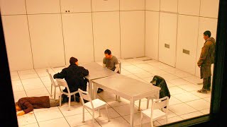 Quatro voluntários participam de um experimento onde uma resposta errada significa morte.