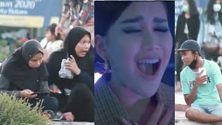 Nyanyiin Cewek Lagu Ayu Ting Ting  'TAT TIT TUT'