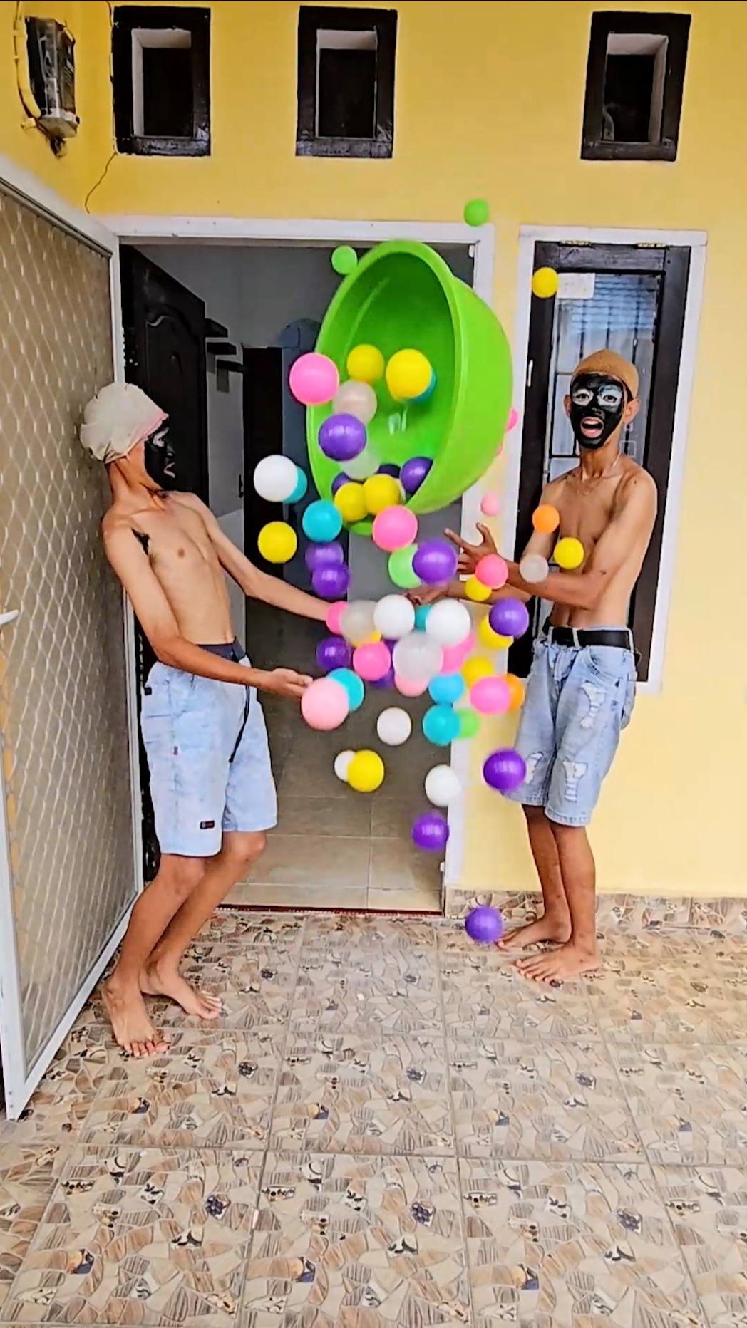 PRANK SHOCKS YOU