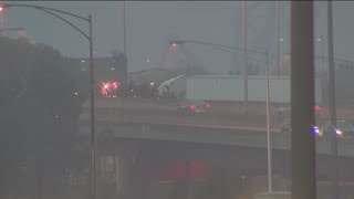 Semi truck crashes, blocking traffic on Dan Ryan Expressway