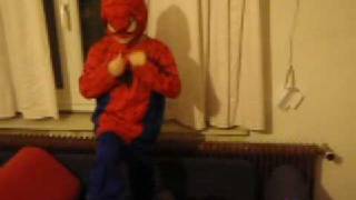 Spidy-O - Kleine jongen wordt Spiderman! Little boy becomes Spiderman