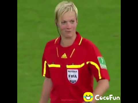 wasit yang di hajar pemain sepak bola - YouTube