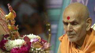 HH Mahant Swami Maharaj's Darshan and Vicharan | August 25, 2016 | Bochasan, India | BAPS