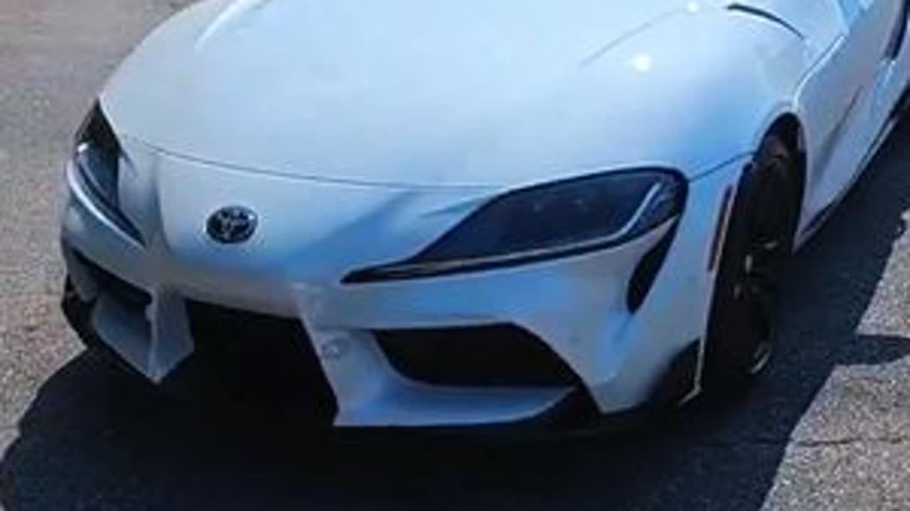 2026款丰田Supra Final Edition 限量版 现款Supra搭载的是B58发动机，一台3升直列六缸涡轮增压引擎，此款车型匹配六速手动变速箱，可输出382马力，采用后轮驱动，手动挡...