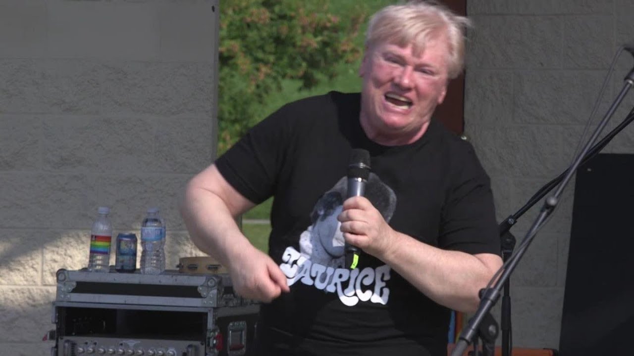 Tonton LAURICE LIVE AT KELOWNA GAY PRIDE 2017 di YouTube Tonton LAURICE LIVE AT KELOWNA GAY PRIDE 2017 di YouTube