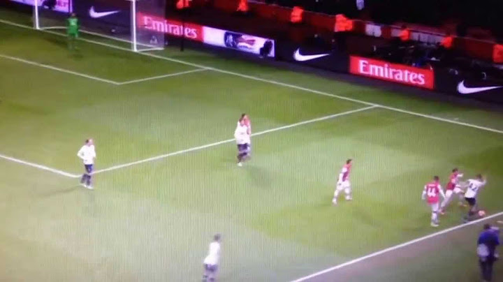 Bentaleb stamps on monreals hand ( Arsenal 2-0 Tottenham )