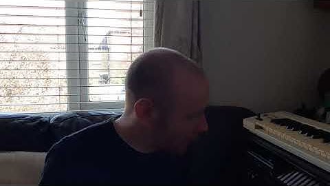 Akai S612 demonstrating some rave house chords on it!!!