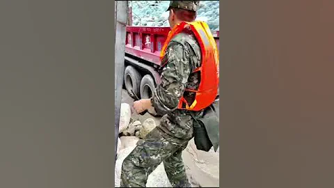 四川汶川突發山洪泥石流災害，武警官兵緊急救援 - 天天要聞