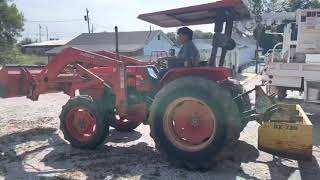 Kubota M4700 w/ L1001 Front End Loader