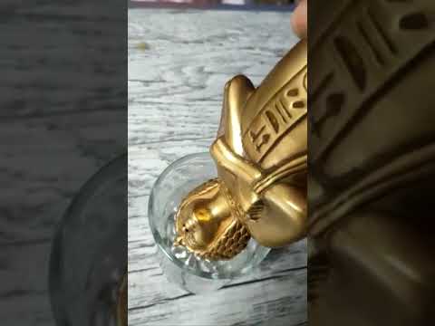 تمثال أثري مطلي بالذهب