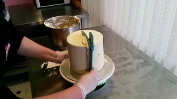 PastryTech cake scraper