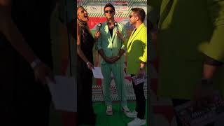 O Κώστας Μαρτάκης στο Green Carpet των Mad Video Music Awards 2024 από τη ΔΕΗ