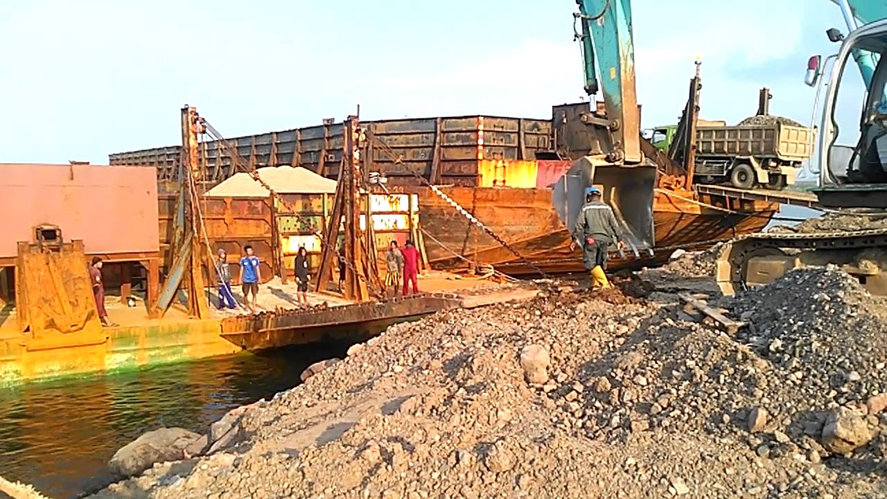tugboat batubara tugboat dan tongkang selesai muat youtube tugboat batubara tugboat dan tongkang selesai muat youtube